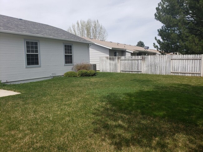 Building Photo - TownHome in NorthWest Twin Falls