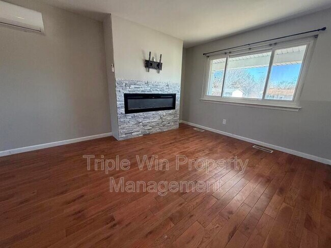 Building Photo - 5243 Ville Maria Ln