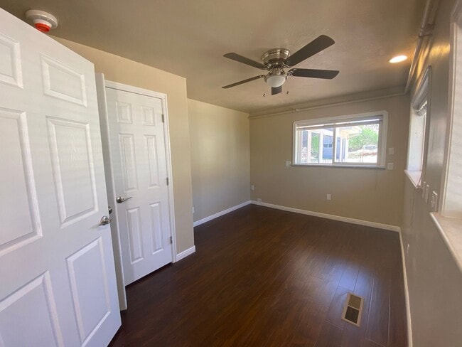 Foto del edificio - *utilities included* Three bedroom apartme...