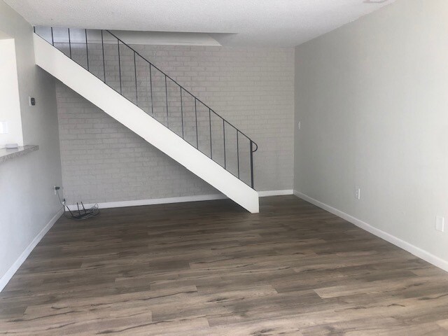 Primary Photo - 100 Simon St SE
