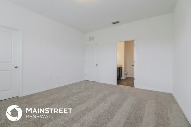 Building Photo - 101 Hidden Lk Lp