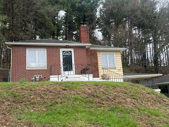 Building Photo - 1159 E Fair Ave
