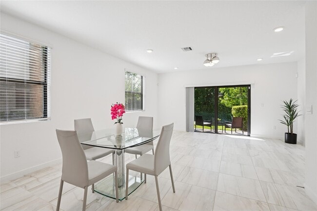 Foto del edificio - 180 SE 5th Ct