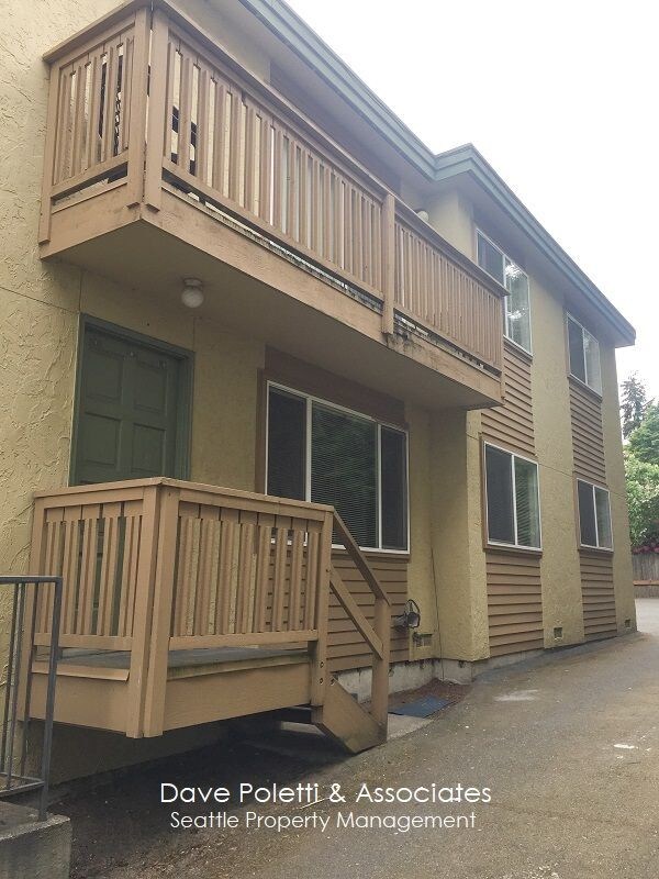 Building Photo - 8728 Phinney Ave N