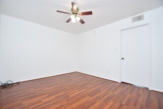 Building Photo - 10018 Knoboak Dr Building Photo - 10018 Knoboak Dr