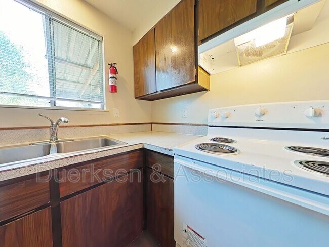 Foto del edificio - 652 NW Linden Ave