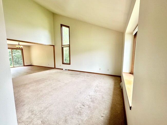 Building Photo - Exceptionally Spacious Pewaukee Townhome