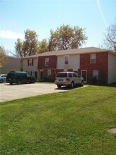 Building Photo - 665 N Betty Jo Dr