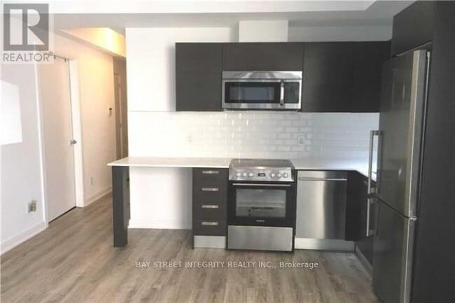 Building Photo - 42 Charles St E