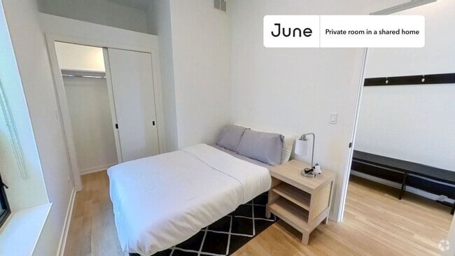 Building Photo - Private bedroom in 4 bed/3 bath Home