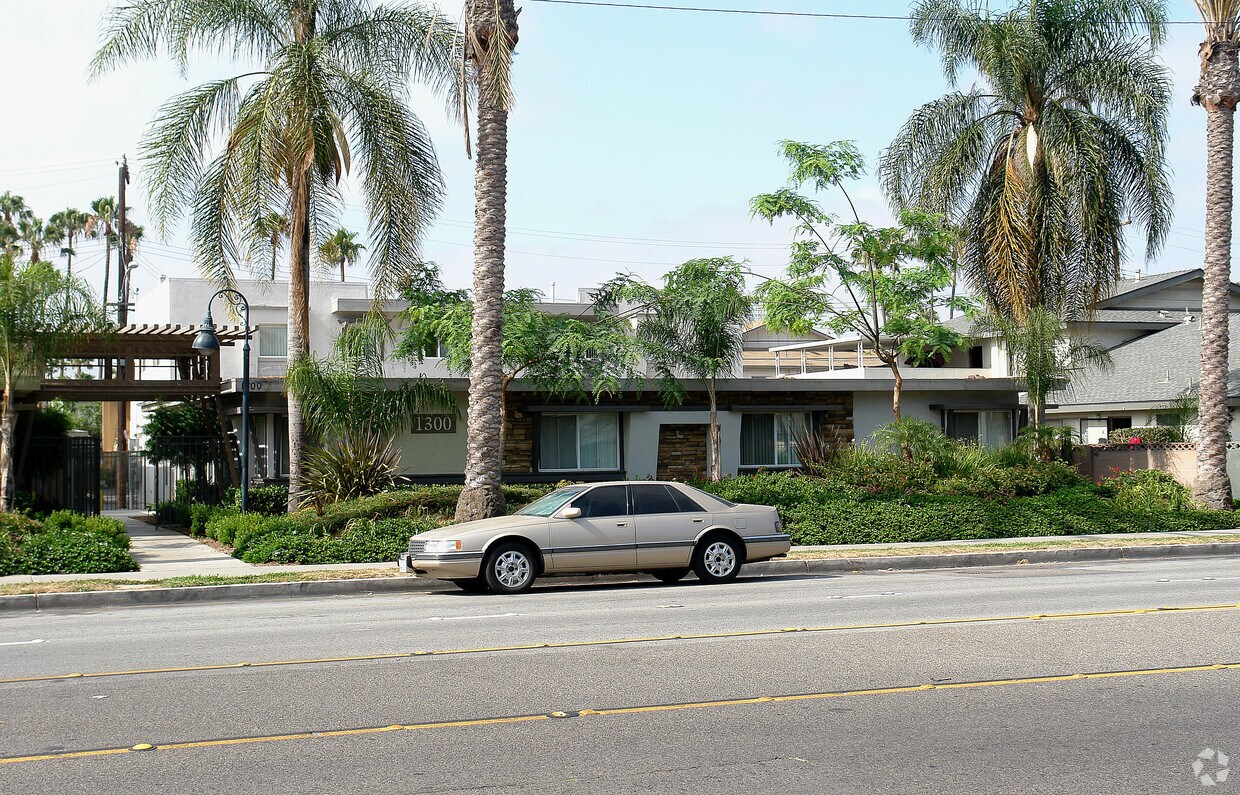Primary Photo - 1300 W Cerritos Ave