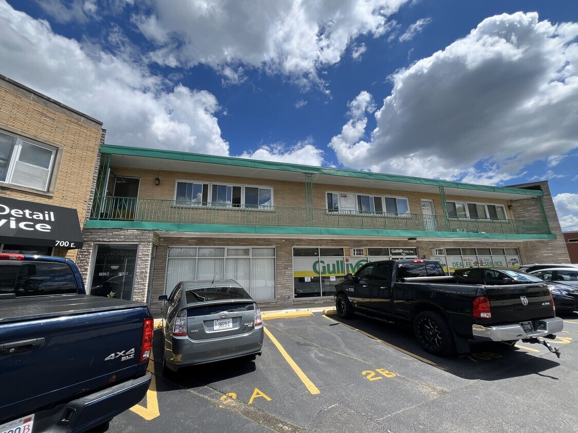 Foto principal - 702 E Northwest Hwy