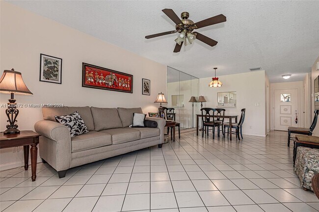 Foto del edificio - 8643 NW 11th St