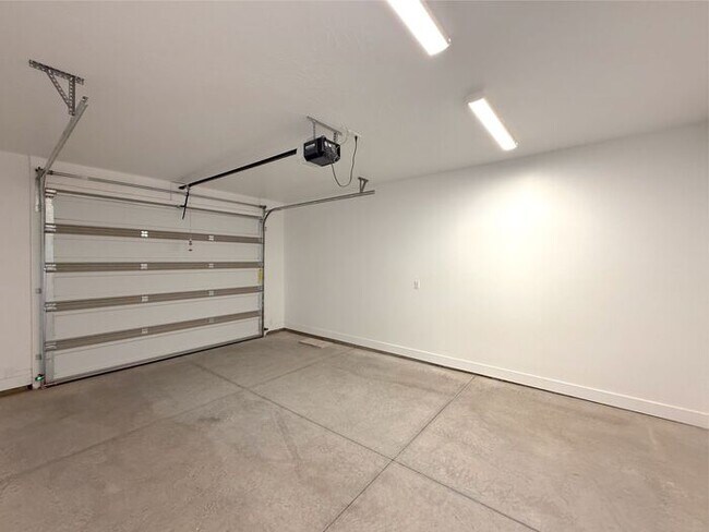 Foto del edificio - Brand New 3 bed, 2.5 Bath 1 car garage Townhome