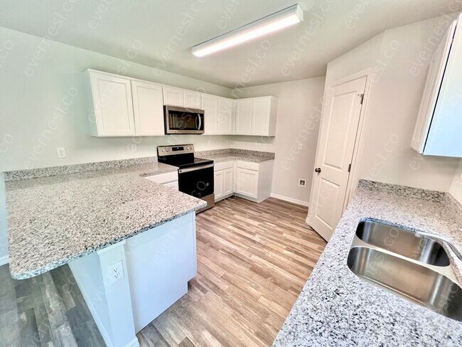 Building Photo - 9033 Ostrom Way