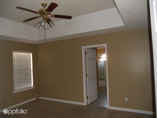 Building Photo - 720 Parkway Place Dr