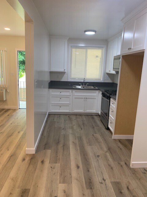Kitchen - 130 Valley Home Ave