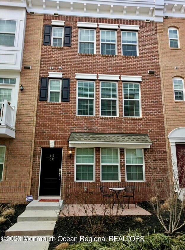 Primary Photo - 412 Sewall Ave