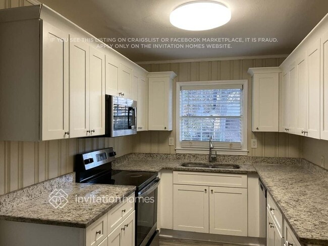 Building Photo - 8837 Elma St