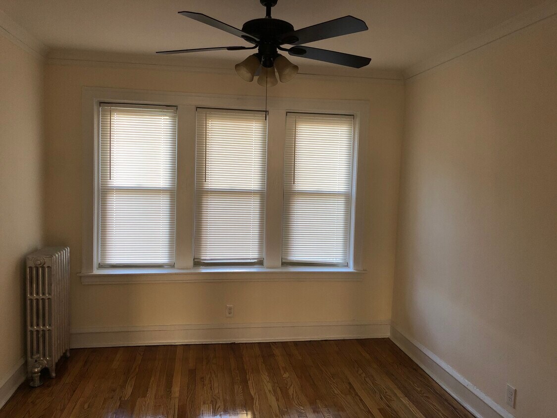 Building Photo - 5138 N Lockwood Ave