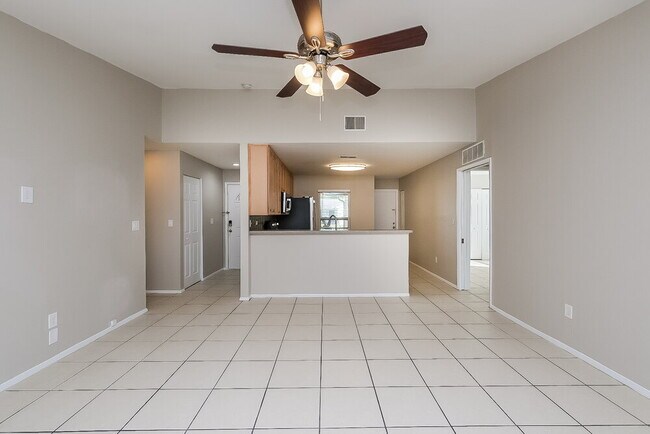 Building Photo - 908 Pine Ridge Cir E