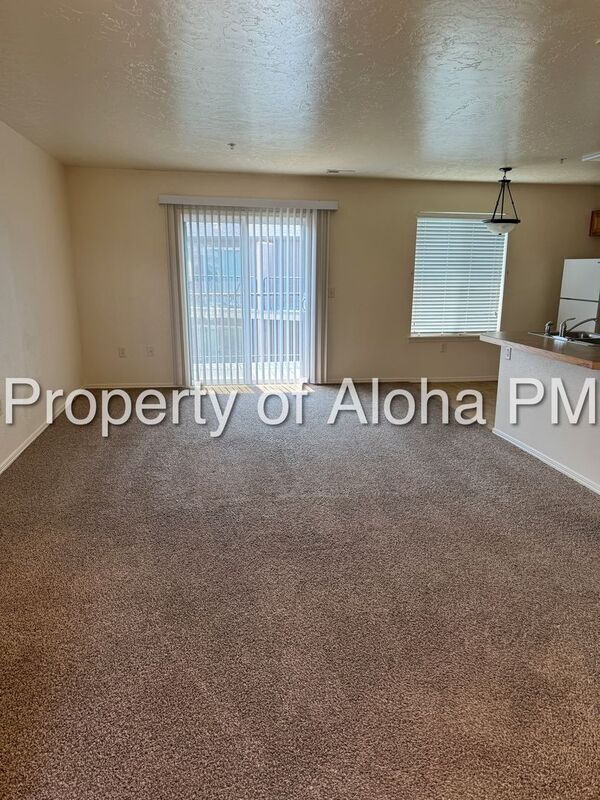 Foto del edificio - 1049 W Pine Ave