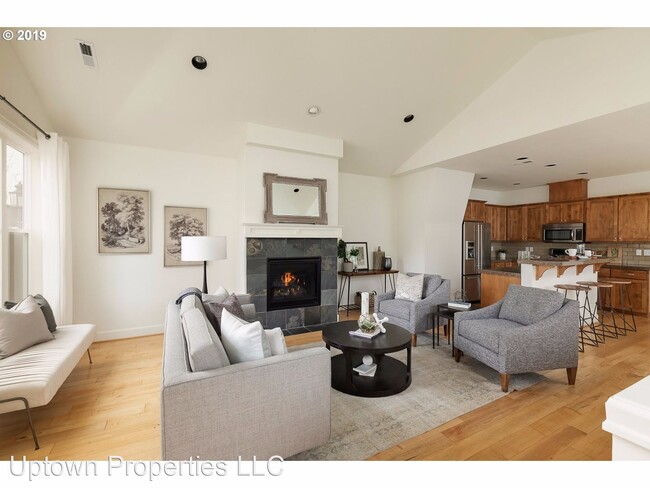 Building Photo - 3 br, 2.5 bath House - 1916 SW IDAHO ST