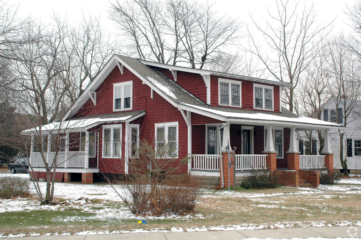 Primary Photo - Victorian Apartments