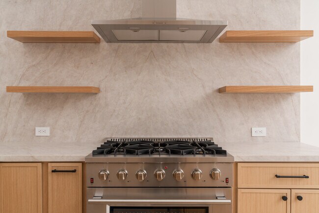 Foto del edificio - 1931 Sunset Plaza Dr