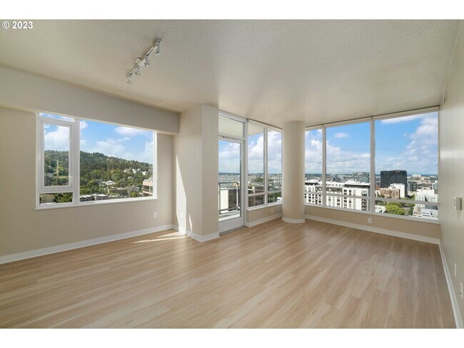 Foto del edificio - Benson Tower Unit with Views