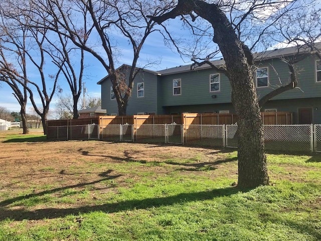 Building Photo - Comanche Townhomes