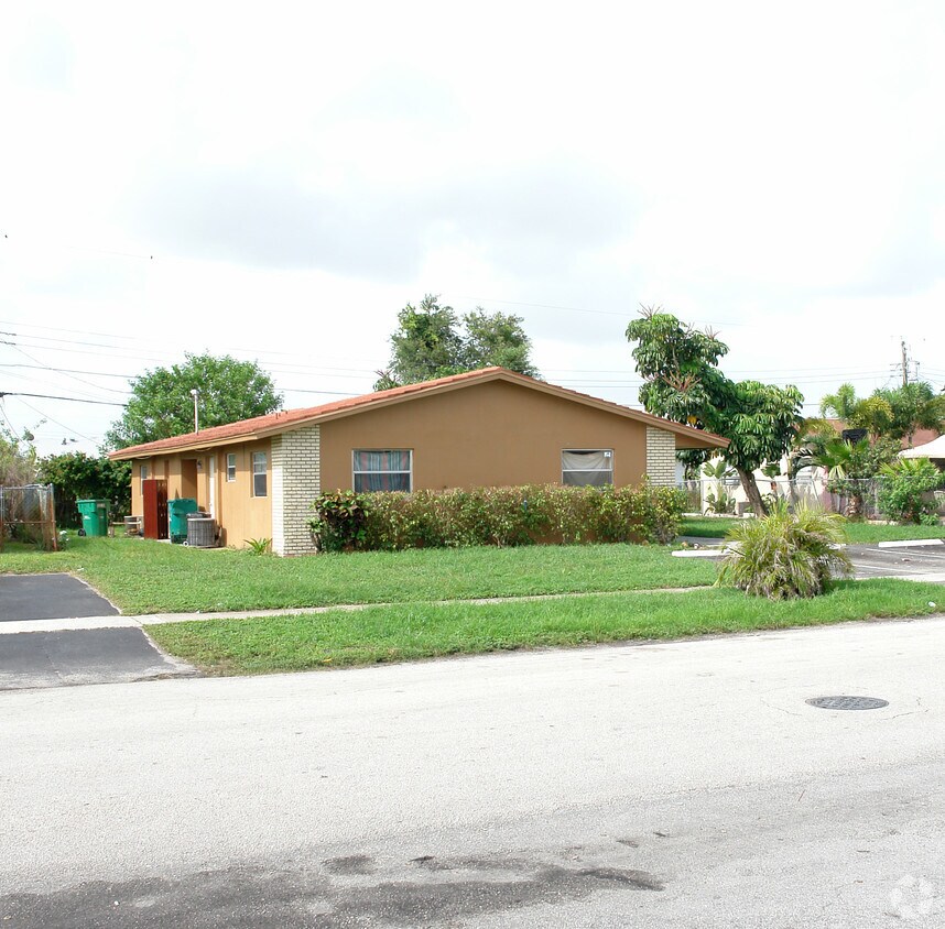 Foto del edificio - 5310 NW 17th Ct