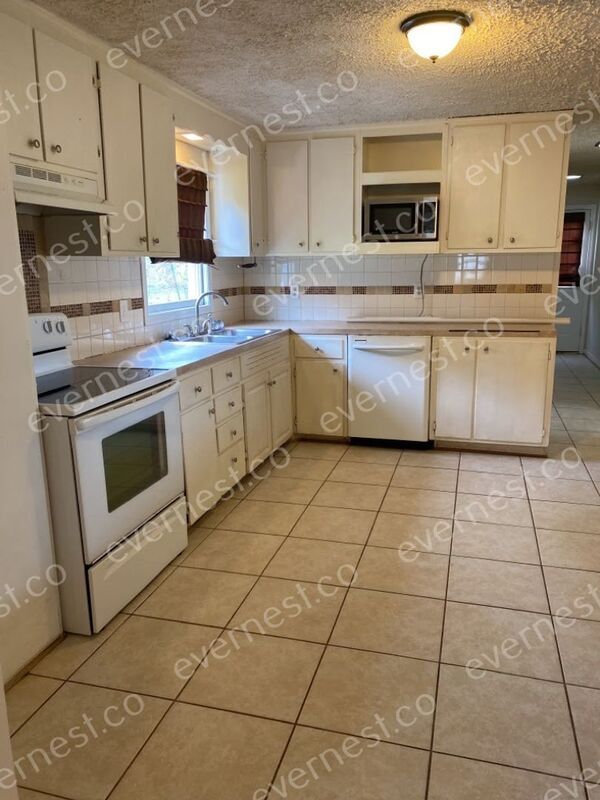 Foto del edificio - 6625 Hickory Ridge Rd