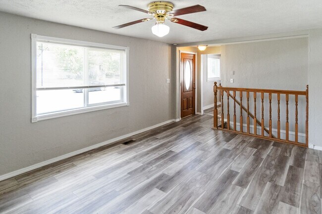 Building Photo - Single Family Home on Spokanes North Side!!