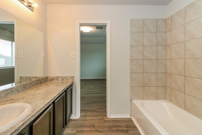 Foto del edificio - 24318 Rossi Gardens Cir