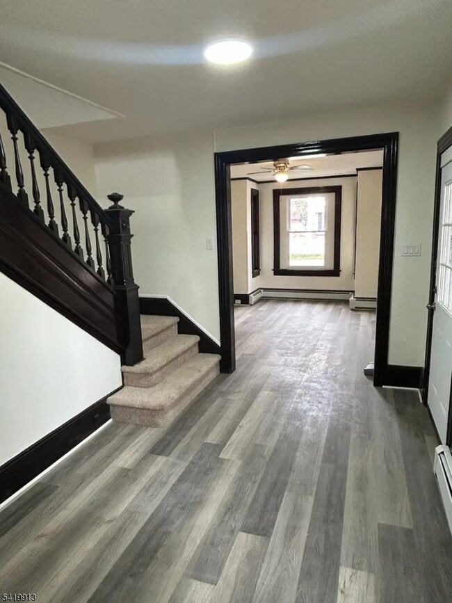 Building Photo - 709 Beacon St