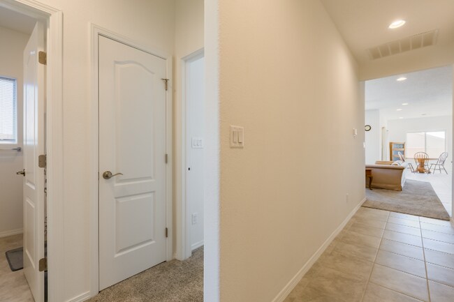 Foto del edificio - 118 Spectrum Ave SW