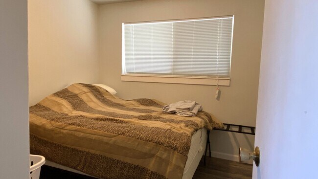Building Photo - Fully Furnished in The Dalles