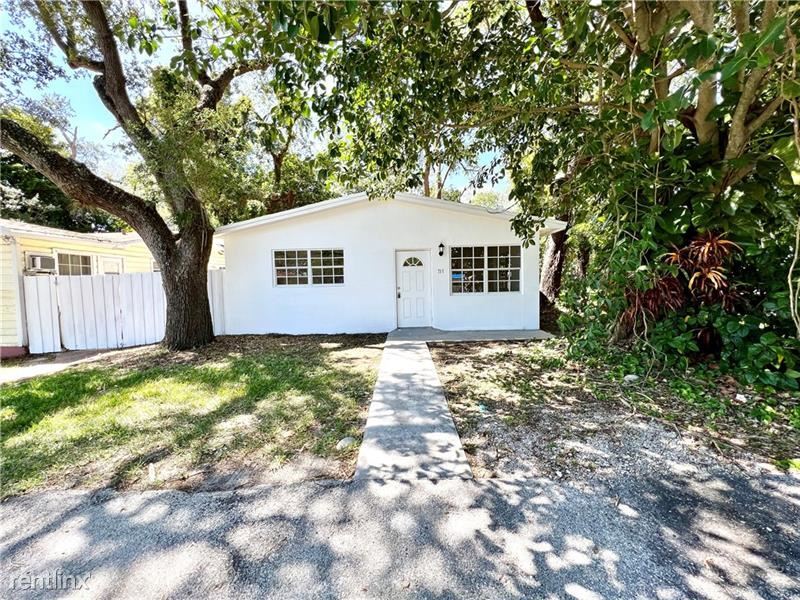 Building Photo - 2 br, 1 bath House - 825 SW 6th St # B