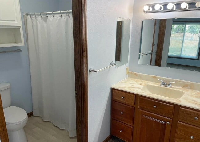 Building Photo - 514 E Olive St