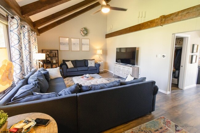 Building Photo - 5143 Venice Ave