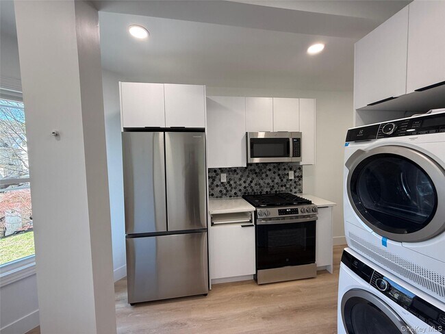 Building Photo - 99 Cedar Hill Ave