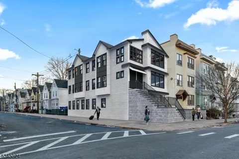 Primary Photo - 426 Avon Ave
