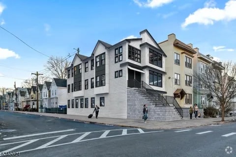 Building Photo - 426 Avon Ave