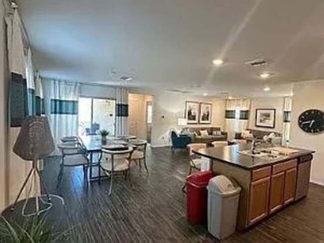 Foto del edificio - 13037 E Iron Chief Dr