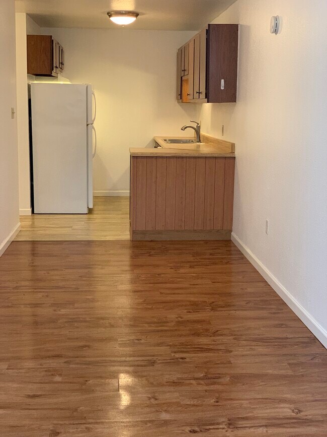 Building Photo - 535 Ouida Way, Unit B