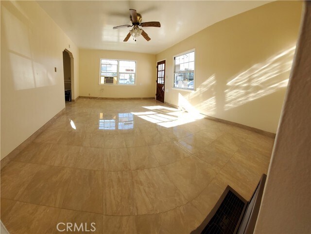 Foto del edificio - 11744 Downey Ave