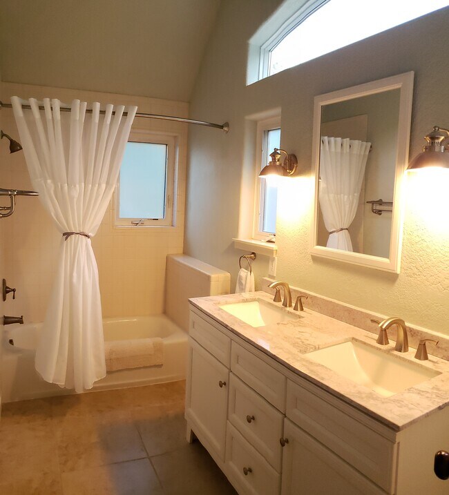 Full Bath - 729 Walker Ave