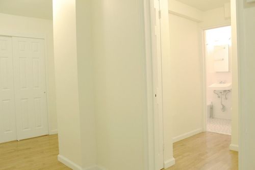 Building Photo - 427 E 75th St