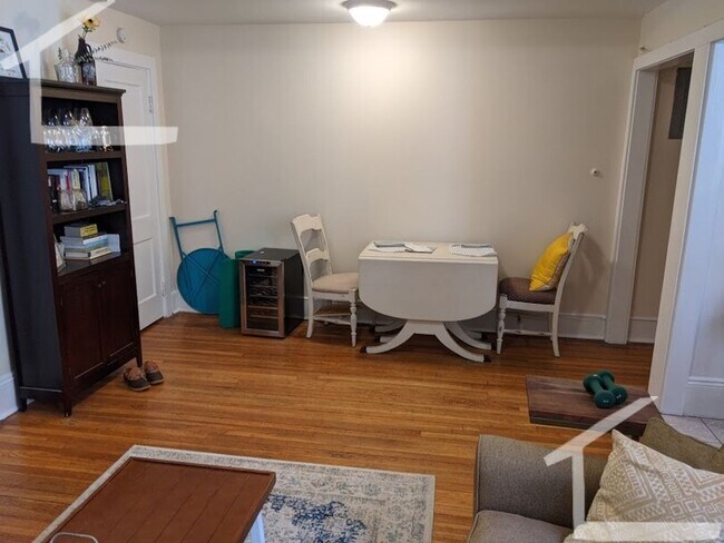 Foto del edificio - No Brokers Fee,3 Bedrooms unit on Coolidge Corner, Laundry on a Site, Heat, Hot Water Included